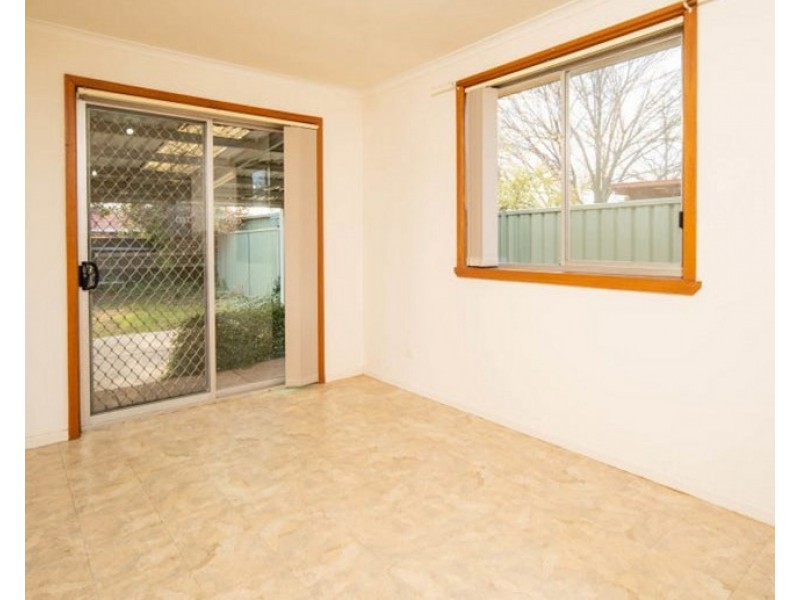 13 Telopea Crescent, Lake Albert NSW 2650