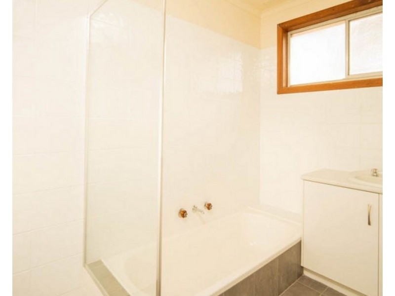 13 Telopea Crescent, Lake Albert NSW 2650
