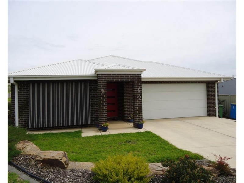 33 Clifton Street, Bourkelands NSW 2650