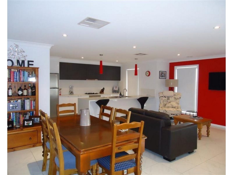 33 Clifton Street, Bourkelands NSW 2650