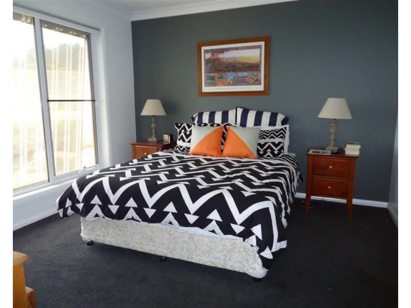 33 Clifton Street, Bourkelands NSW 2650