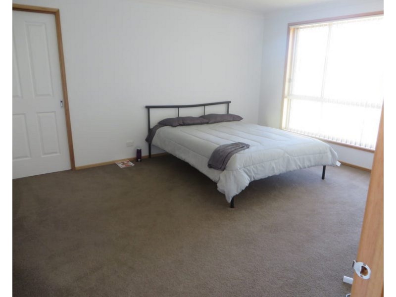4 Pinnacle Place, Estella NSW 2650