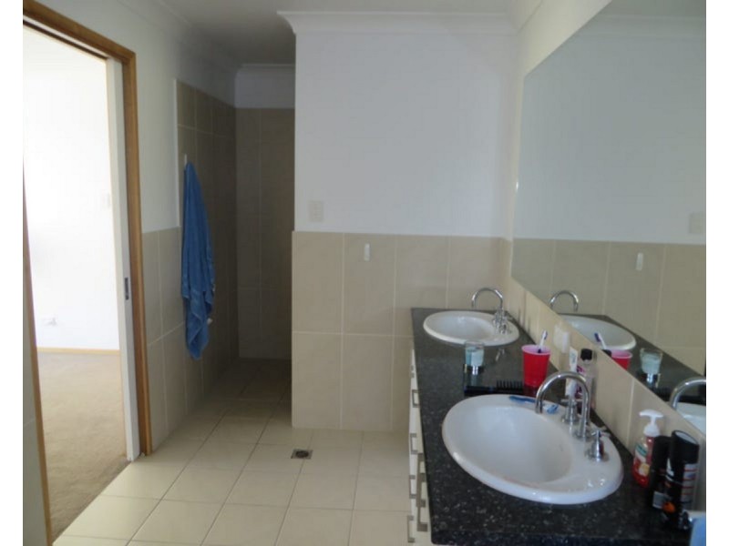 4 Pinnacle Place, Estella NSW 2650