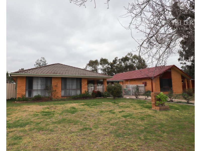 63 Huthwaite Street, Mount Austin NSW 2650