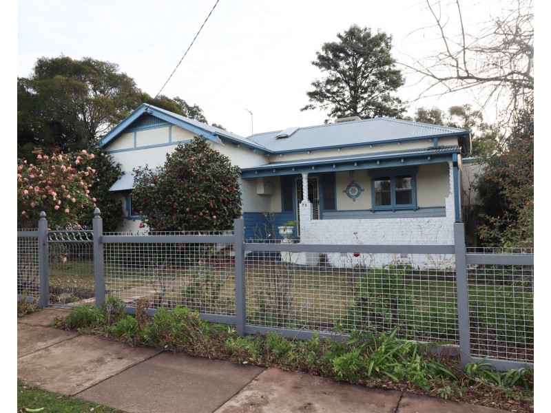 72 Bourke Street, Turvey Park NSW 2650