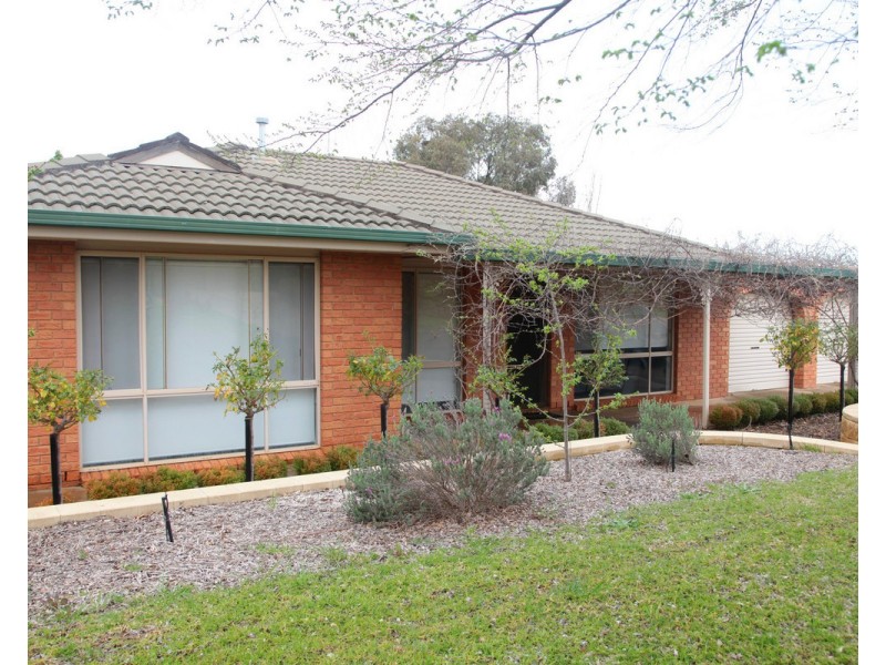 18 Canola Place, Estella NSW 2650