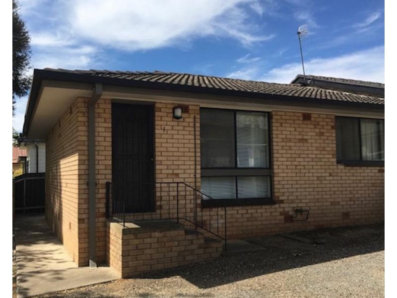 1/7 Halloran Street, Turvey Park NSW 2650