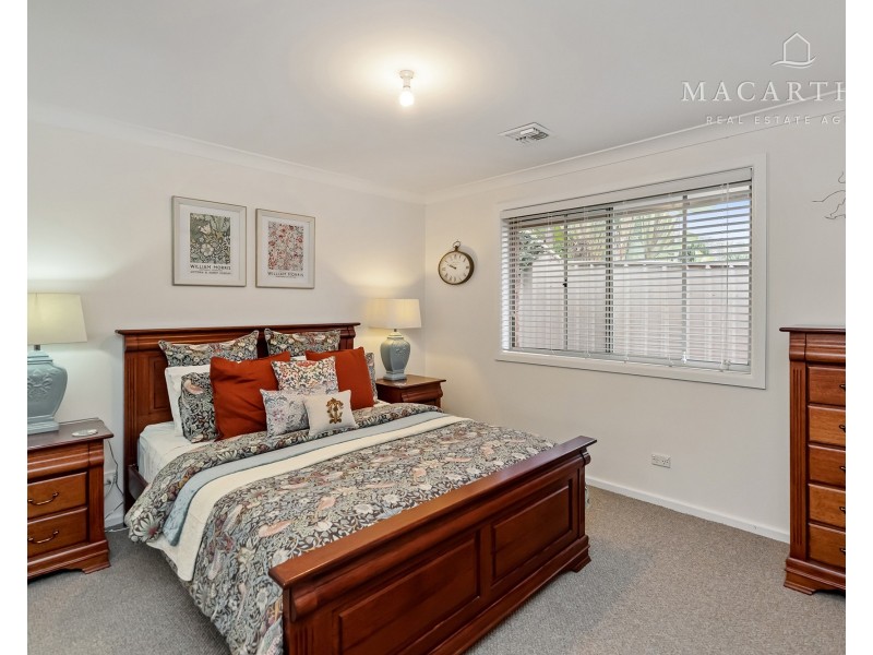 49 Henwood Avenue, Kooringal NSW 2650