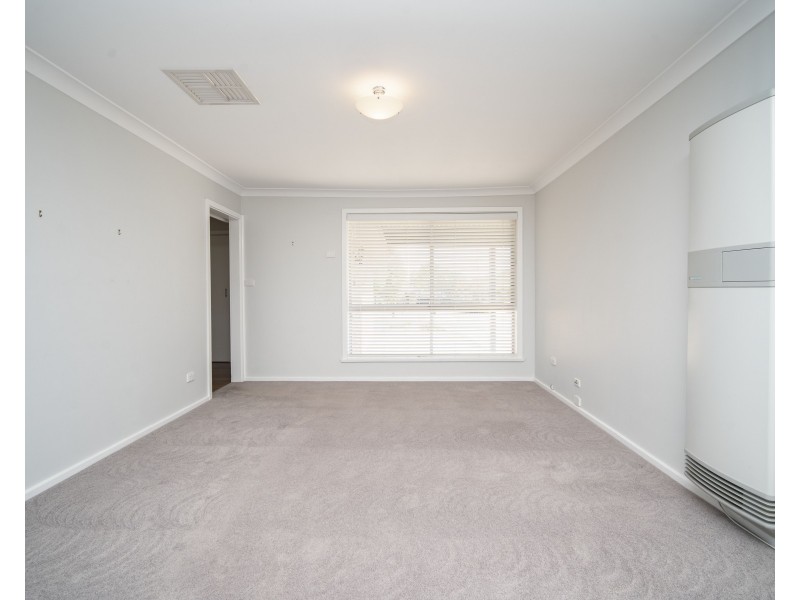 11 Geneva Crescent, Lake Albert NSW 2650