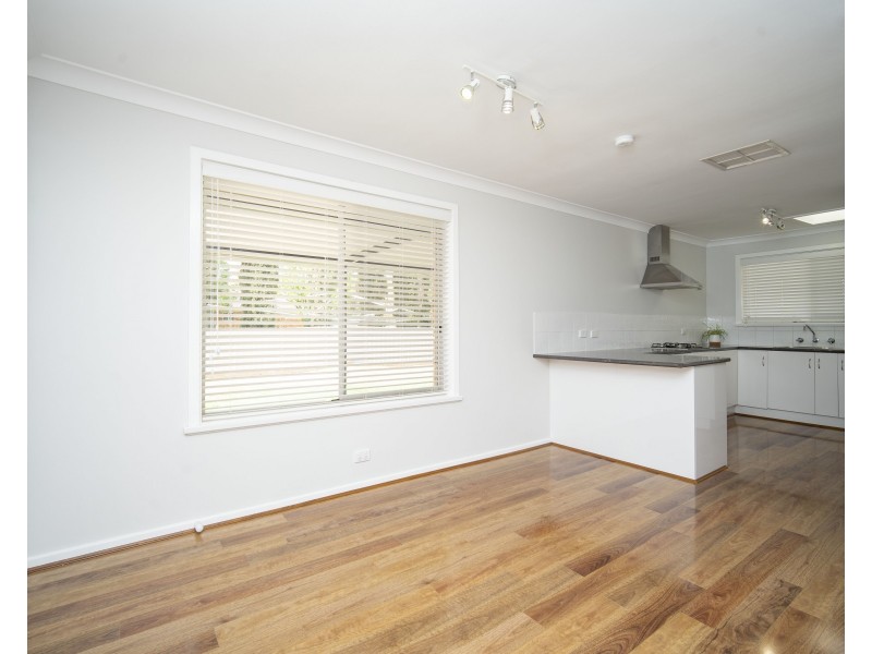 11 Geneva Crescent, Lake Albert NSW 2650