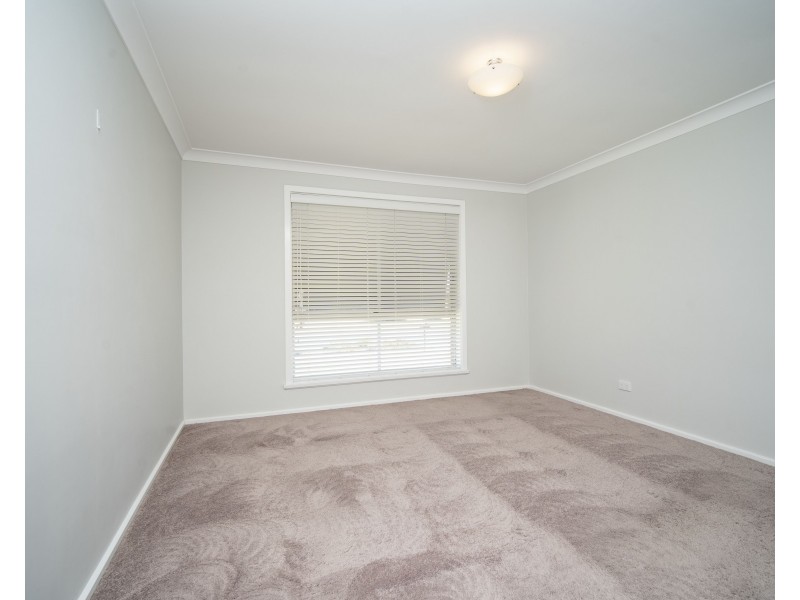 11 Geneva Crescent, Lake Albert NSW 2650