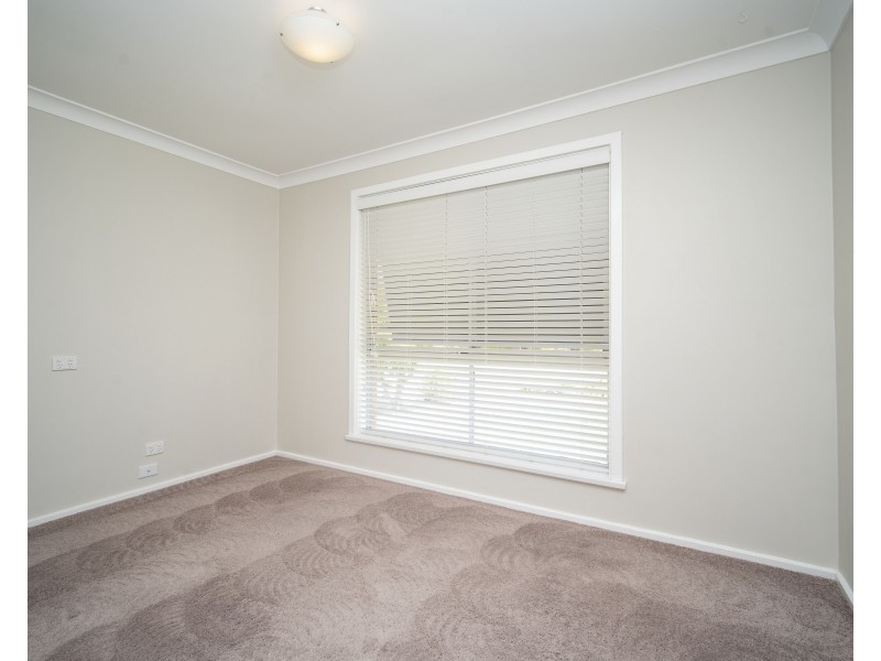 11 Geneva Crescent, Lake Albert NSW 2650