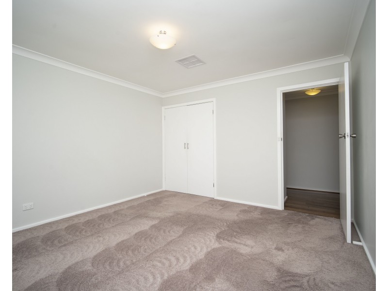 11 Geneva Crescent, Lake Albert NSW 2650