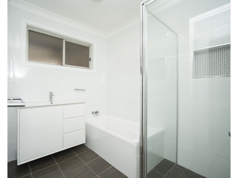 11 Geneva Crescent, Lake Albert NSW 2650