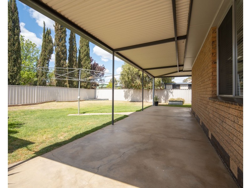 11 Geneva Crescent, Lake Albert NSW 2650