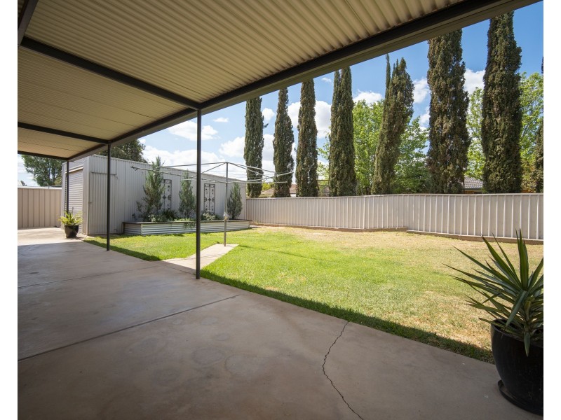 11 Geneva Crescent, Lake Albert NSW 2650