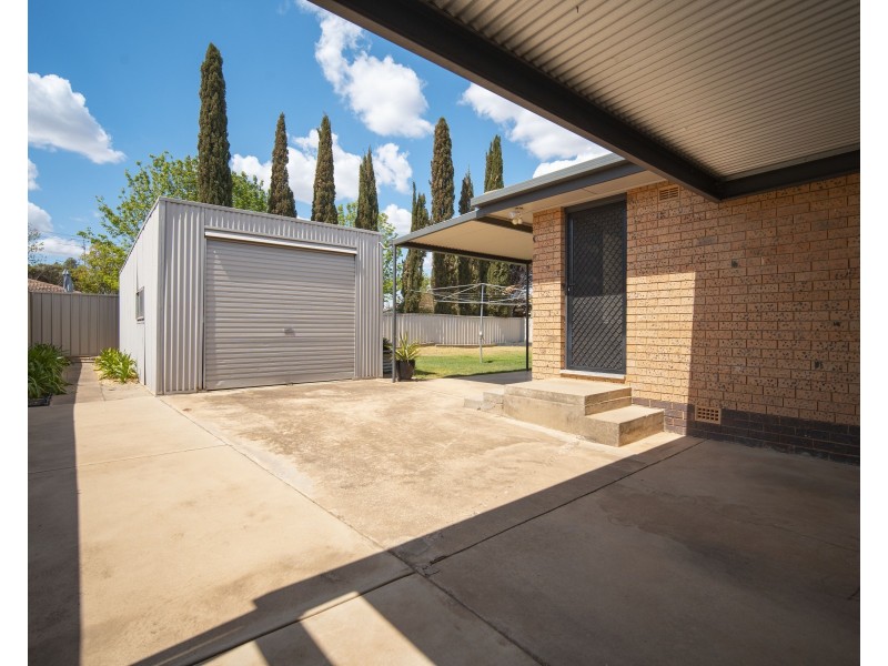 11 Geneva Crescent, Lake Albert NSW 2650