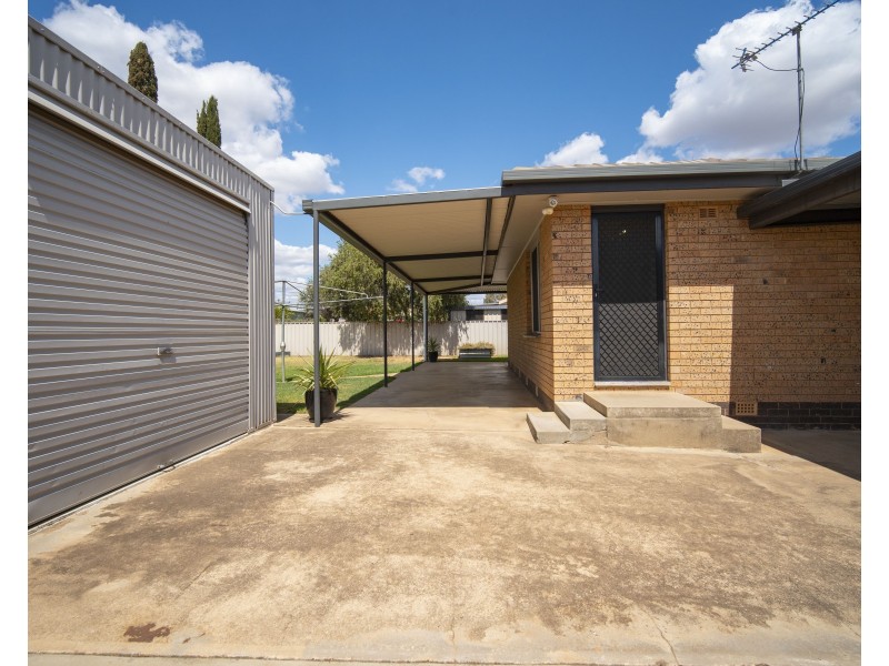 11 Geneva Crescent, Lake Albert NSW 2650