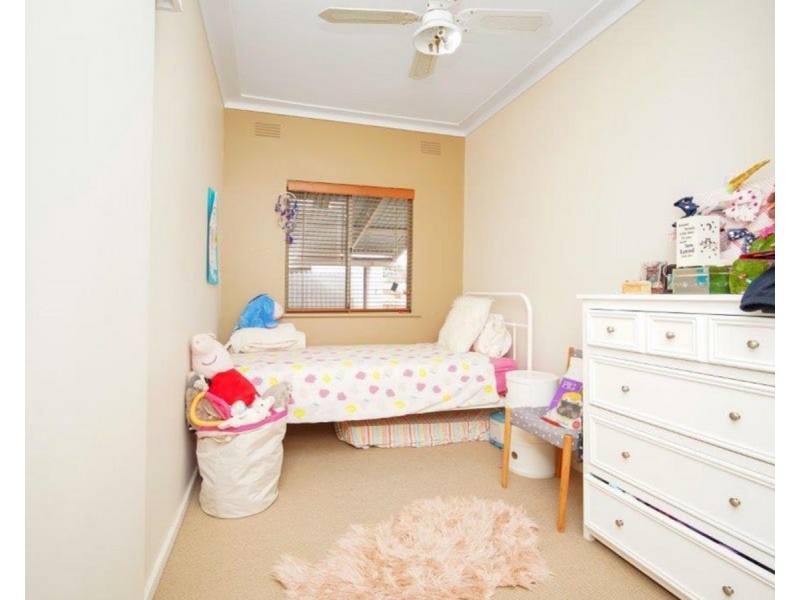 8 Waranga Avenue, Mount Austin NSW 2650