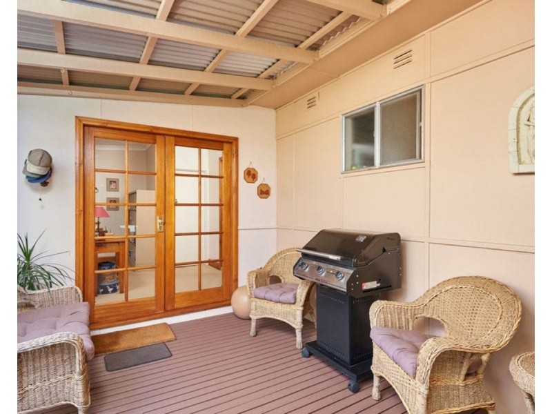 8 Waranga Avenue, Mount Austin NSW 2650