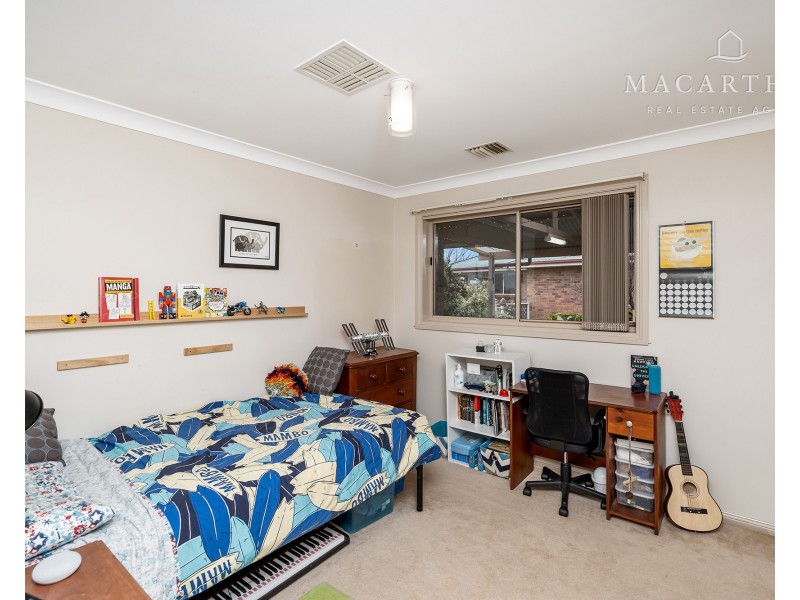 12 Fletcher Place, Kooringal NSW 2650