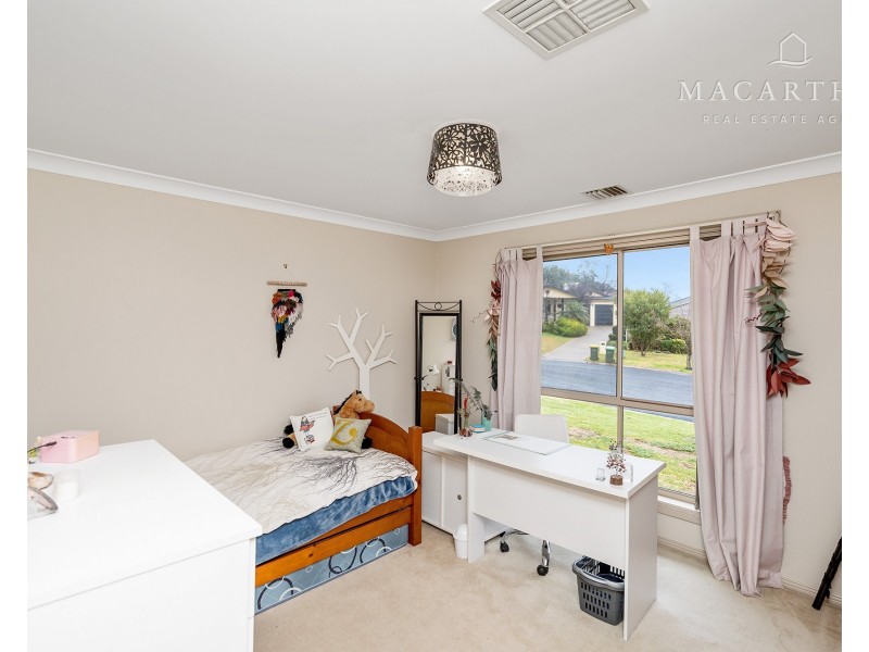 12 Fletcher Place, Kooringal NSW 2650