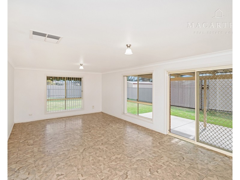 24 Paldi Crescent, Glenfield Park NSW 2650