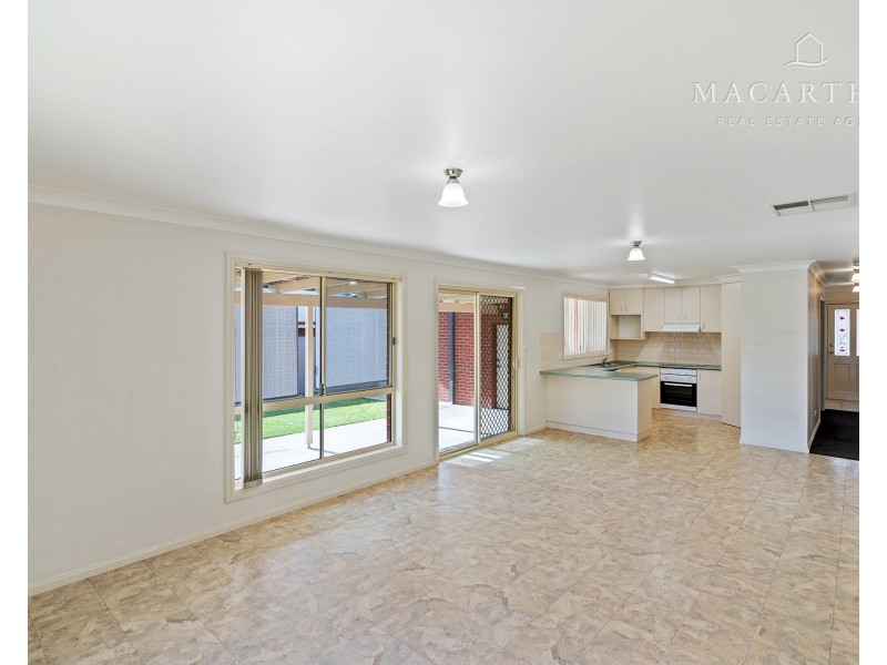 24 Paldi Crescent, Glenfield Park NSW 2650