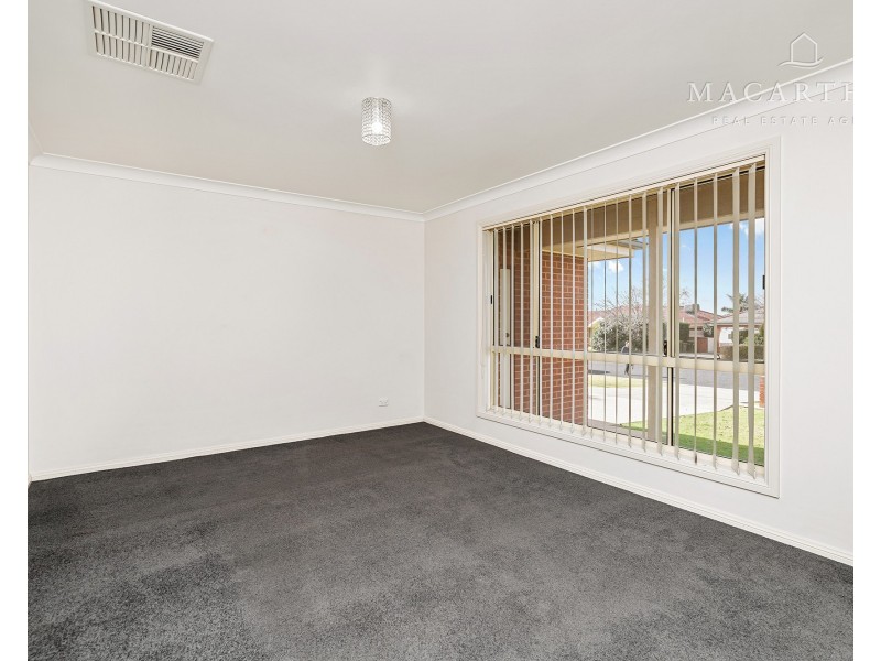 24 Paldi Crescent, Glenfield Park NSW 2650