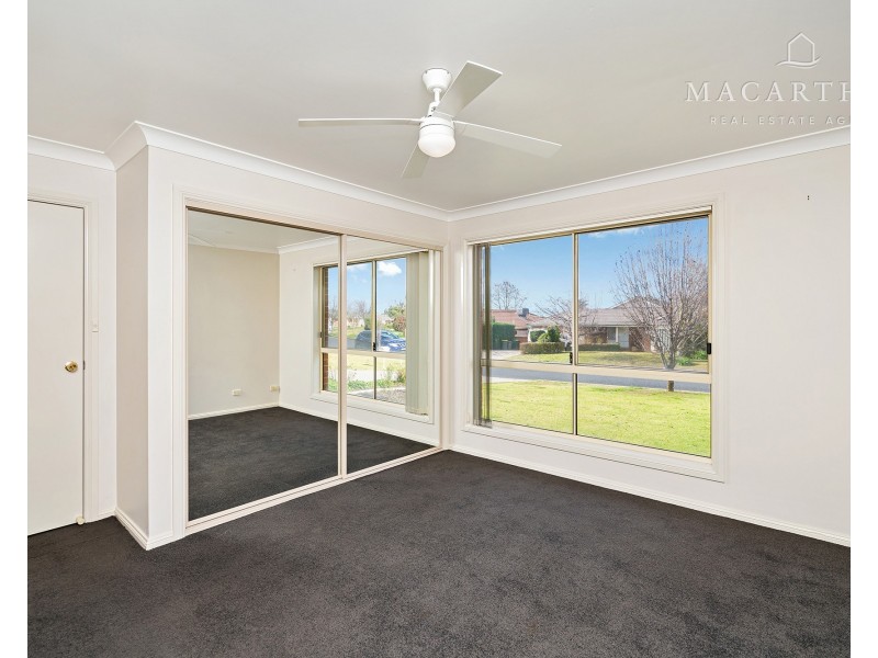 24 Paldi Crescent, Glenfield Park NSW 2650