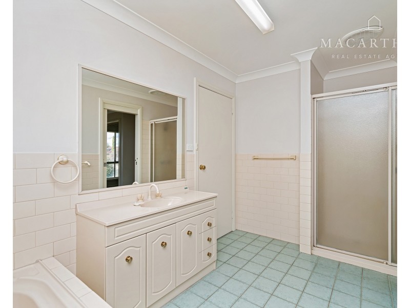 24 Paldi Crescent, Glenfield Park NSW 2650
