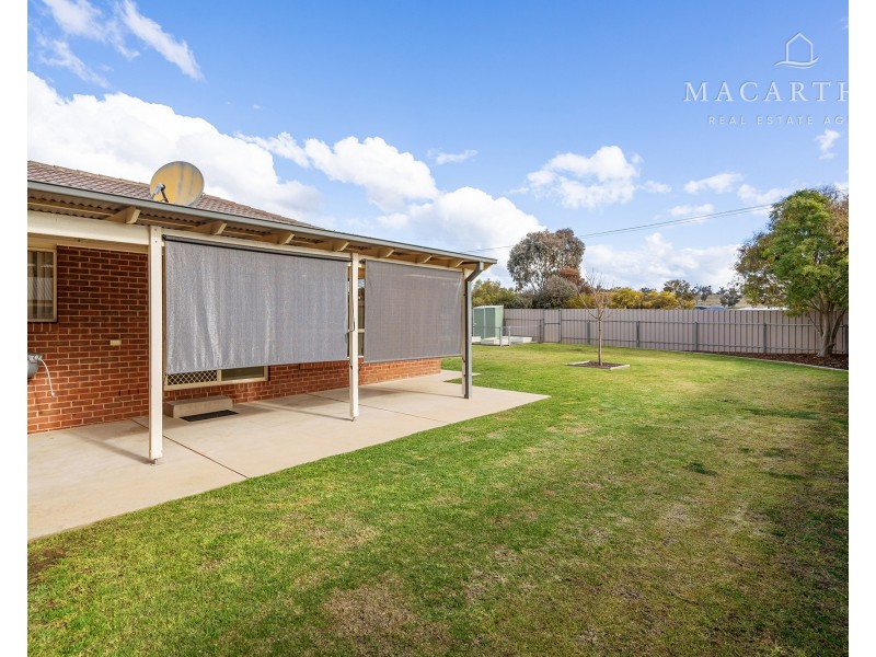 24 Paldi Crescent, Glenfield Park NSW 2650