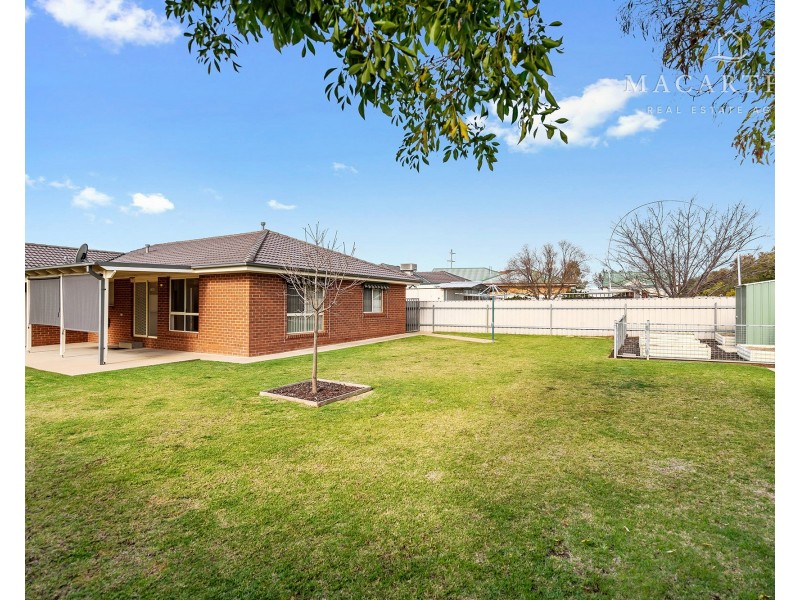 24 Paldi Crescent, Glenfield Park NSW 2650