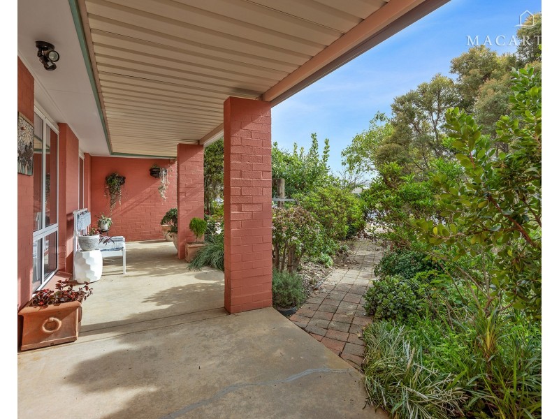 69 Balleroo Crescent, Glenfield Park NSW 2650