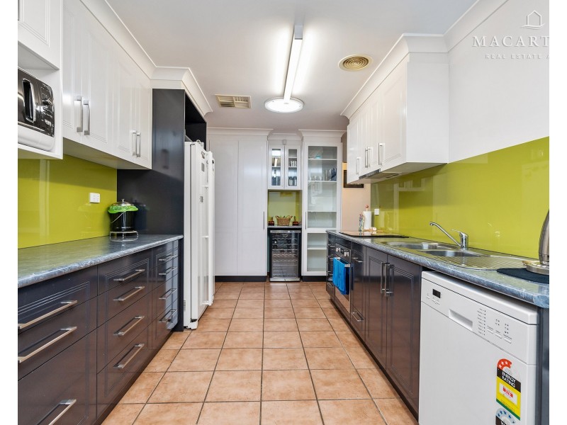 69 Balleroo Crescent, Glenfield Park NSW 2650