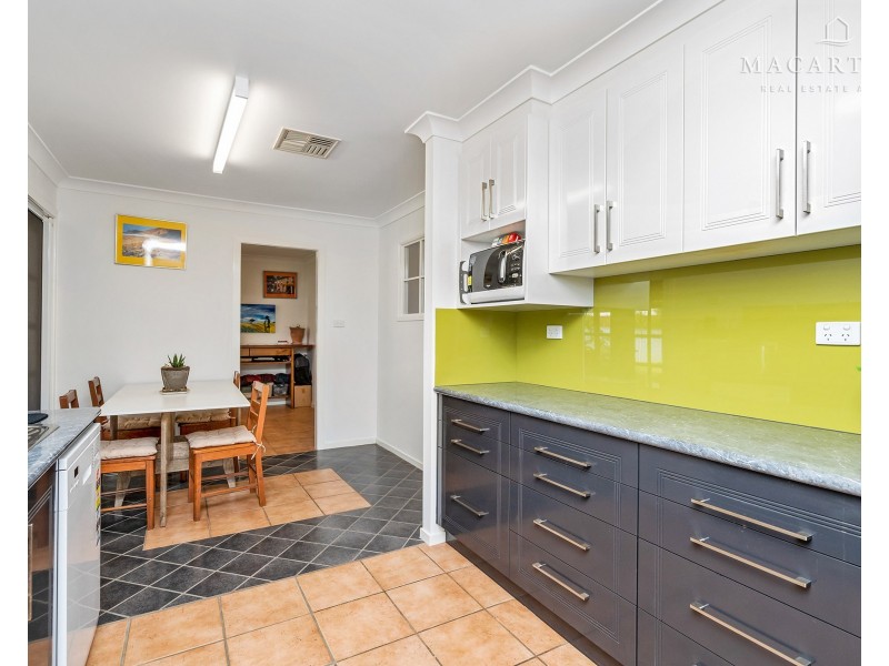 69 Balleroo Crescent, Glenfield Park NSW 2650