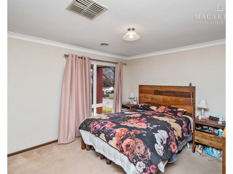 69 Balleroo Crescent, Glenfield Park NSW 2650
