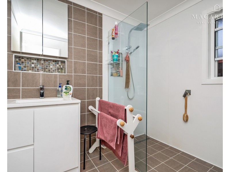 69 Balleroo Crescent, Glenfield Park NSW 2650