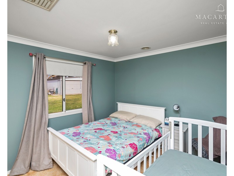 69 Balleroo Crescent, Glenfield Park NSW 2650