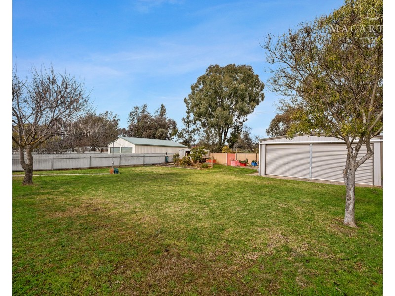 69 Balleroo Crescent, Glenfield Park NSW 2650