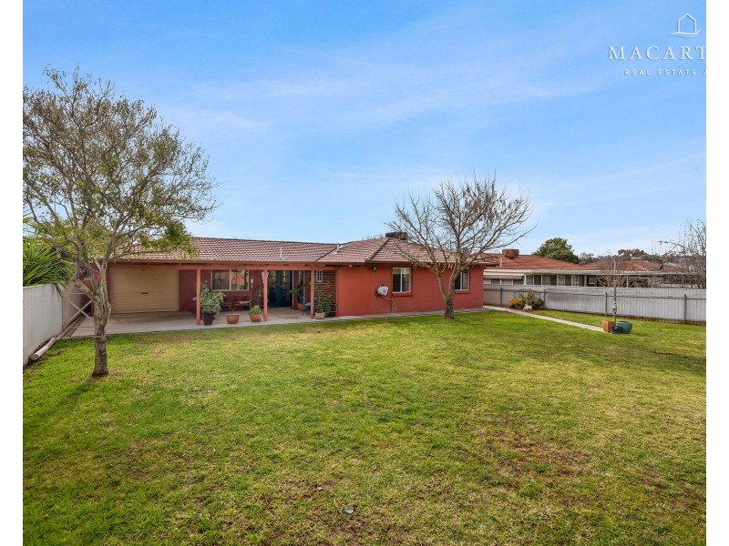 69 Balleroo Crescent, Glenfield Park NSW 2650