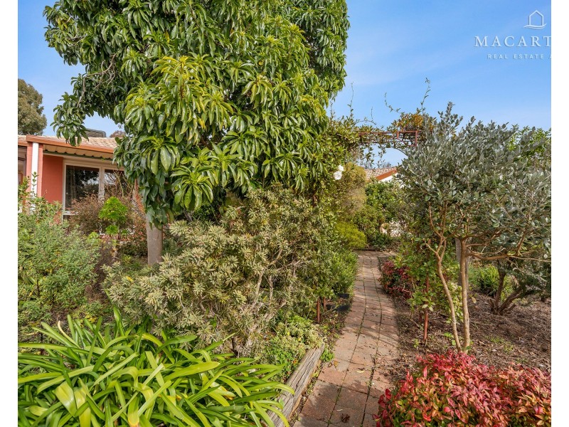 69 Balleroo Crescent, Glenfield Park NSW 2650