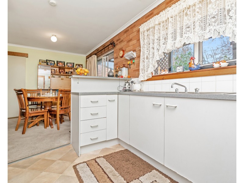 2/47 Karoom Drive, Glenfield Park NSW 2650