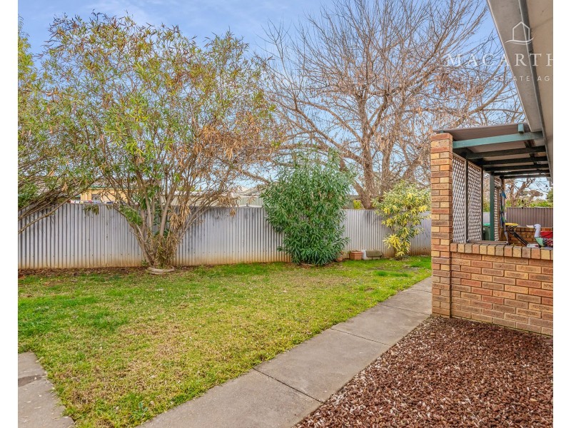 2/47 Karoom Drive, Glenfield Park NSW 2650
