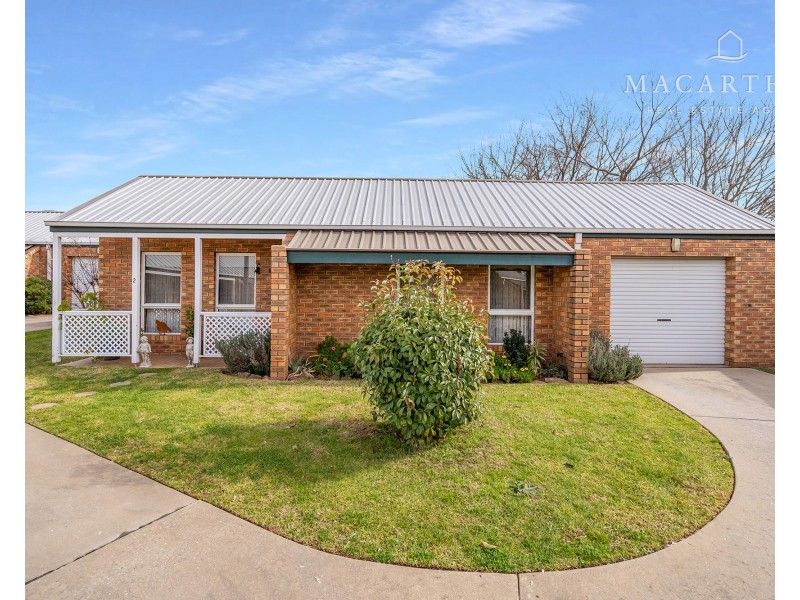 2/47 Karoom Drive, Glenfield Park NSW 2650