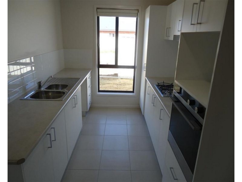 25 Sunvale Crescent, Estella NSW 2650