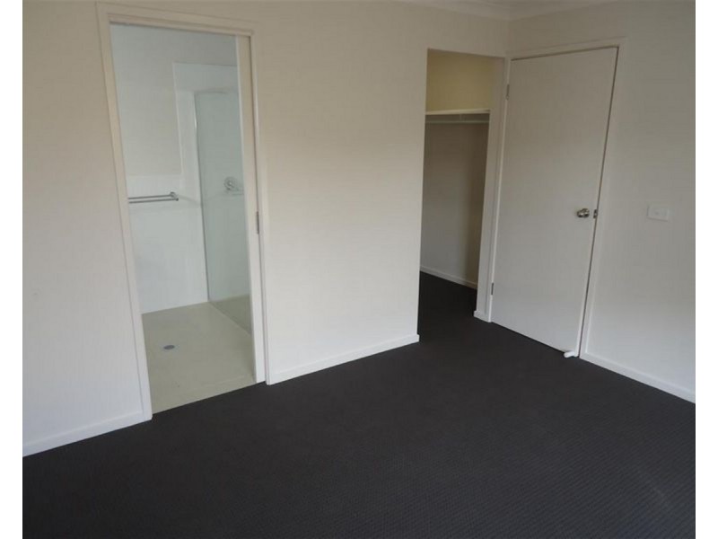 25 Sunvale Crescent, Estella NSW 2650