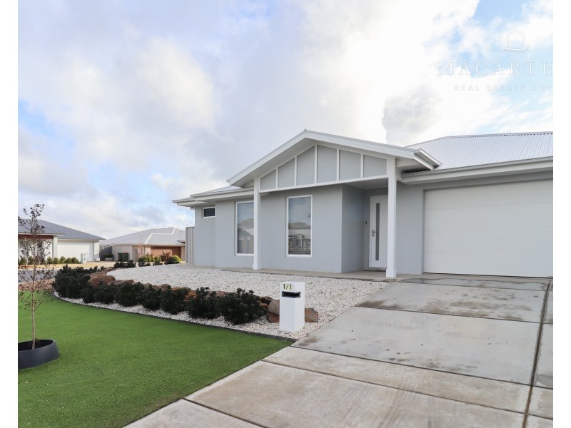 1/1 Barralong Way, Gobbagombalin NSW 2650