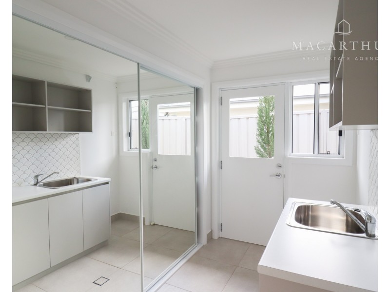 1/1 Barralong Way, Gobbagombalin NSW 2650