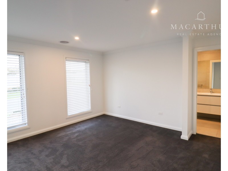 1/1 Barralong Way, Gobbagombalin NSW 2650